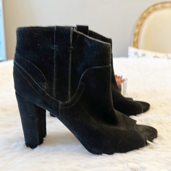 Vince Camuto Camey Black Suede 4” heel peep toe ankle bootie women size 9 - Picture 1 of 7